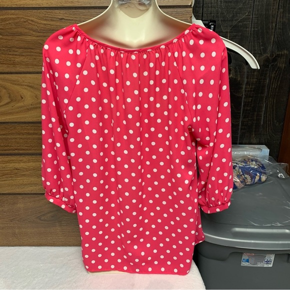 Everly pink polka dot top size large single button at the neckline - Picture 4 of 9